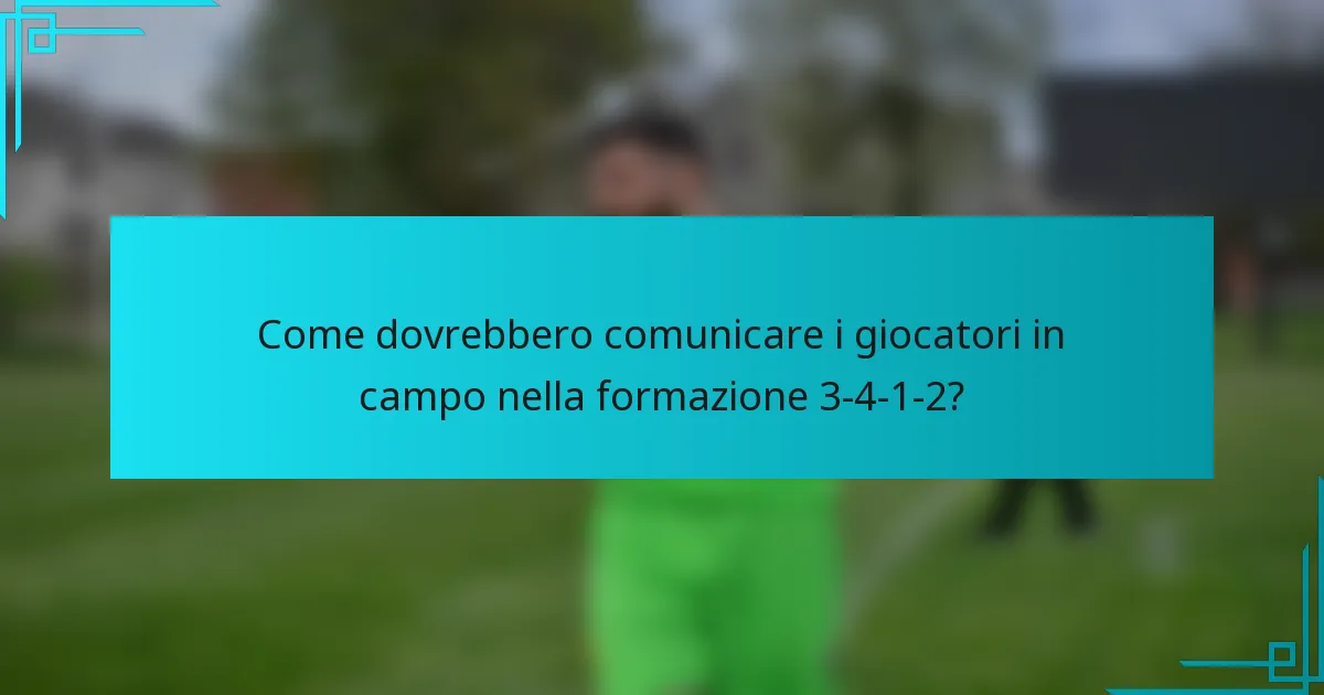 Come dovrebbero comunicare i giocatori in campo nella formazione 3-4-1-2?